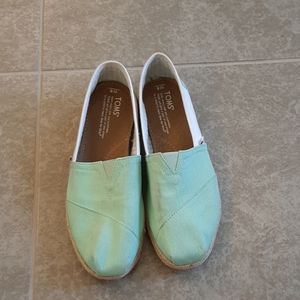 Tom's mint green and white slip-on W8
